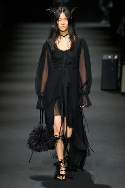Look 32